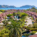 palapa and pool in Colina